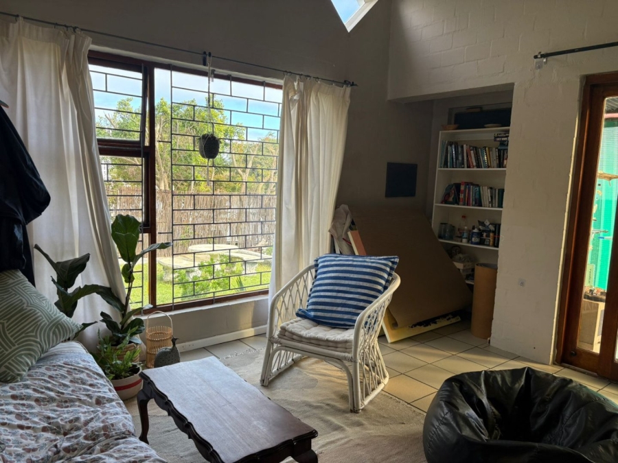 To Let  Bedroom Property for Rent in Capri Western Cape